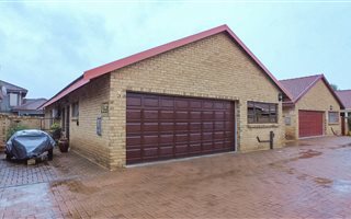 3 Bedroom Cluster in New Redruth