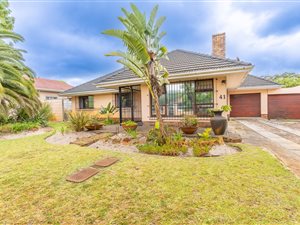 3 Bed House in De La Haye