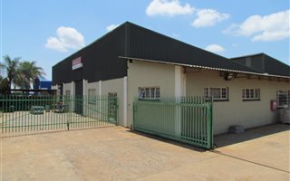 1500 m² Industrial space in Rosslyn