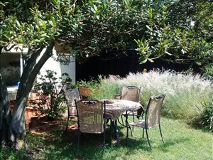 2 Bedroom Garden Cottage in Linden