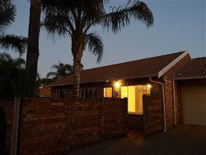 3 Bed Townhouse in Rooihuiskraal North