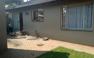 2 Bedroom Garden Cottage in Wierda Park