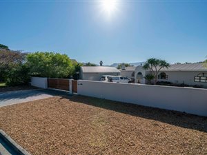4 Bed House in Tokai