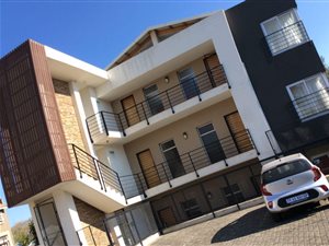 4 Bed Apartment in Westdene