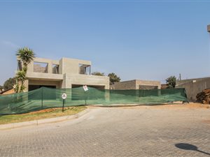 406 m² Land available in North Riding AH