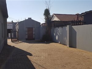 60 m² Commercial space in Dalview