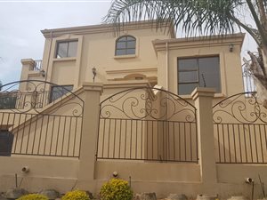 4 Bed House in Waterkloof Ridge