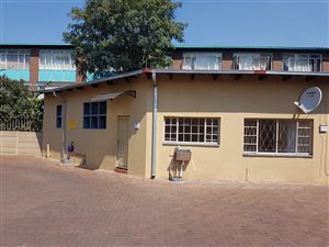 1 Bed Apartment in Driehoek