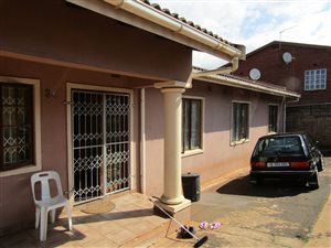 4 Bed House in Lotus Park