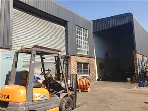 1400 m² Industrial space in Sebenza