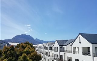 2 Bedroom Apartment in Somerset West Central