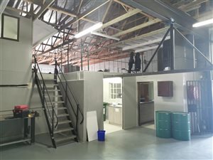 206 m² Industrial space in Jacobs