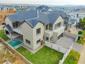 5 Bed House in Waterfall Country Village