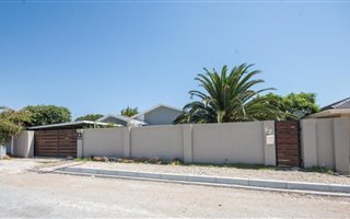 4 Bedroom House in Strand North