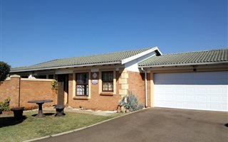 3 Bedroom Townhouse in Hayfields