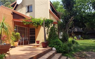 1 Bedroom Garden Cottage in Bordeaux