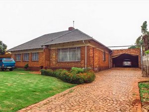 3 Bed House in Rhodesfield