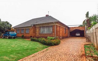3 Bedroom House in Rhodesfield