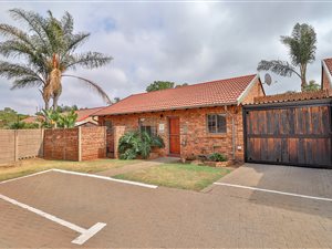 2 Bed Townhouse in Pierre van Ryneveld