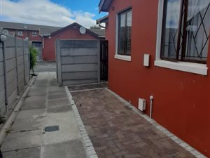 2 Bed Townhouse in Zeekoevlei