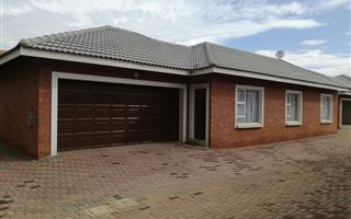 3 Bedroom Cluster in New Redruth