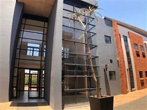 104 m² Commercial space in Highveld