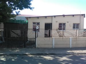 2 Bed House in Elsies River