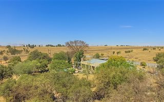 8 ha Smallholding in Mnandi AH