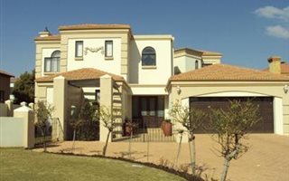 4 Bedroom House in Blue Valley Golf Estate
