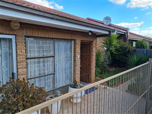 2 Bed Townhouse in Langenhoven Park