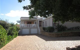 3 Bedroom House in Onrus