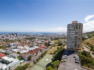 2 Bed Apartment in Vredehoek
