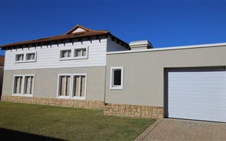 2 Bedroom Apartment in Keurboomstrand