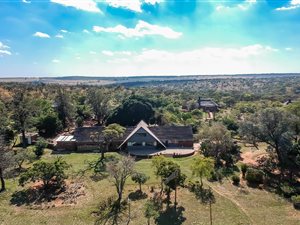 800 m² Commercial space in Kungwini Country Estate