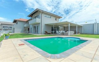 4 Bedroom House in Sheffield Beach