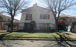 7 Bedroom Cluster in Vereeniging