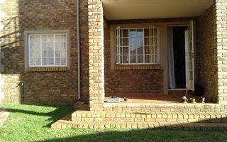 1 Bedroom House in Die Hoewes