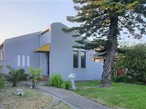 3 Bed House in Voelvlei