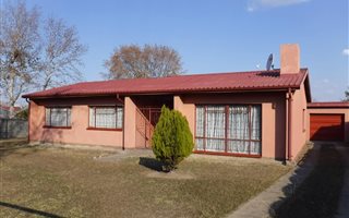 3 Bedroom House in Ncandu Park