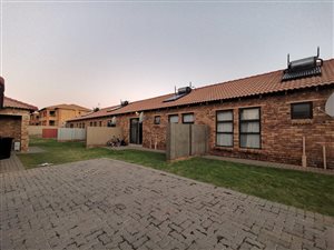 2 Bed Apartment in Grobler Park