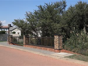 1100 m² Land available in Hazeldean (Silverlakes Surroundings)
