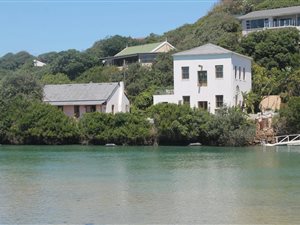 6 Bed House in West Bank