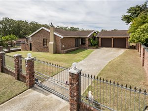 4 Bed House in Brymore