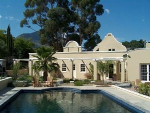 Hotel in Somerset West Central