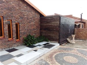 4 Bed House in Tsakane