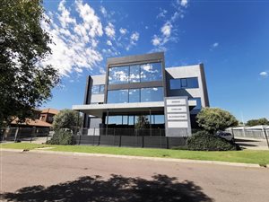 737 m² Office Space in Midridge Park