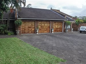 6 Bed House in Meerensee