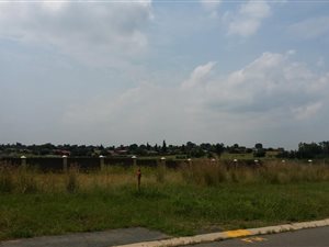 1100 m² Land available in Helderwyk