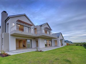 4 Bed House in Kingswood Golf Estate