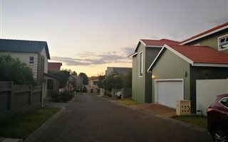 4 Bedroom Cluster in Dainfern Valley